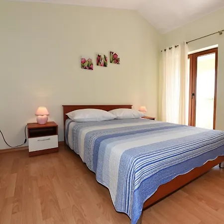 Holiday home Family Friendly House With A Swimming Pool Mofardini, Istria - Sredisnja Istra - 20586 *